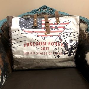 Myra Bag Partisan Weekender